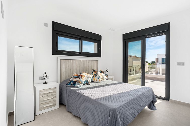 Vrijstaande woning in Daya Nueva