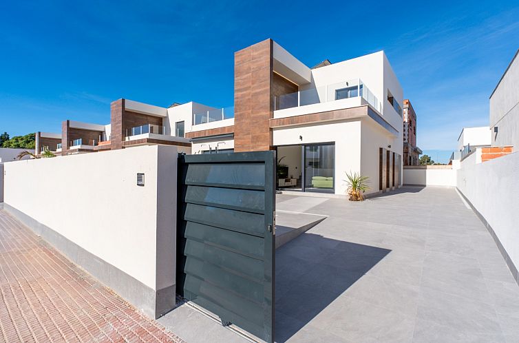 Vrijstaande woning in Daya Nueva