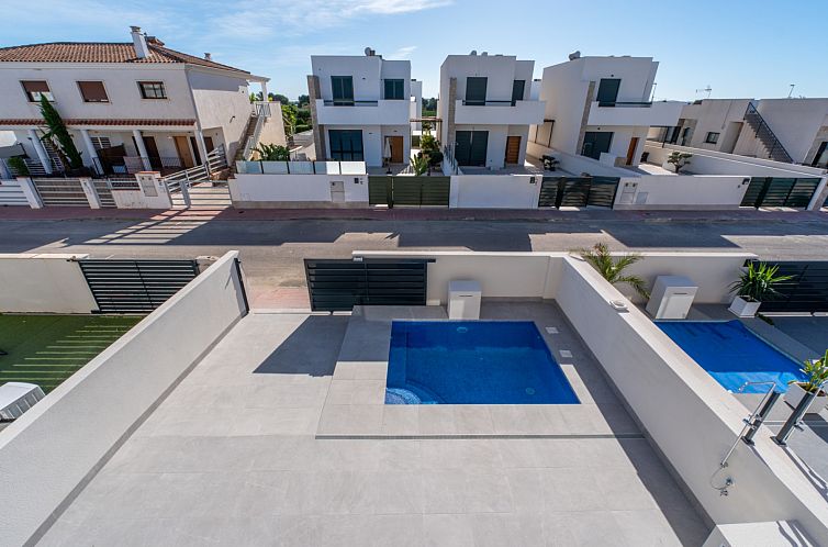 Vrijstaande woning in Daya Nueva
