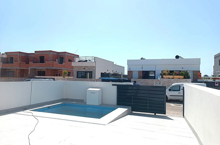 Vrijstaande woning in Daya Nueva
