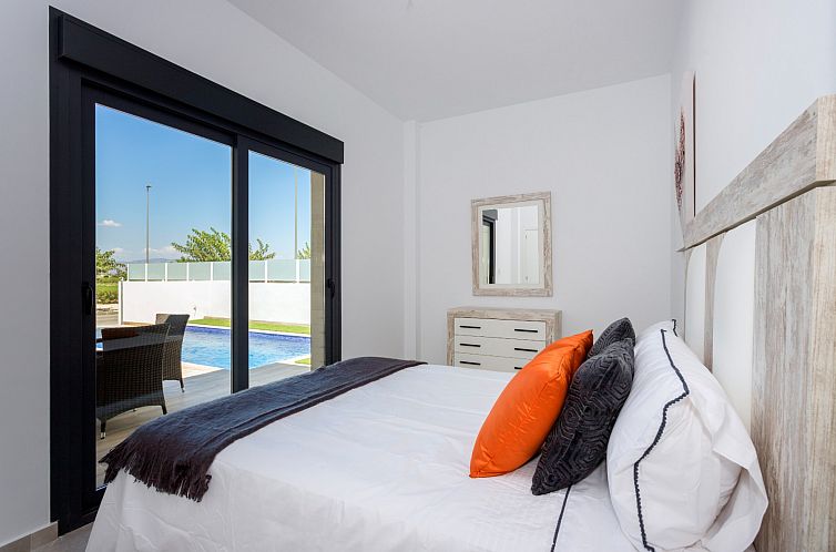 Vrijstaande woning in Daya Nueva