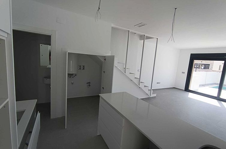 Geschakelde woning in Daya Nueva
