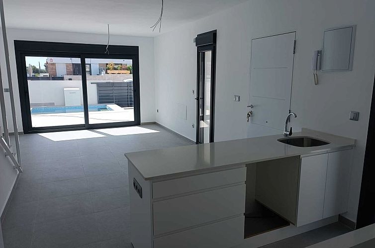 Geschakelde woning in Daya Nueva