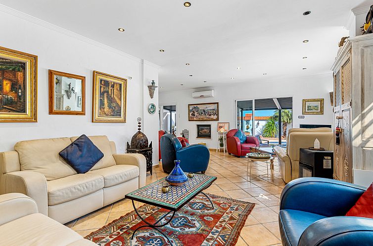 Vrijstaande woning in Daya Nueva