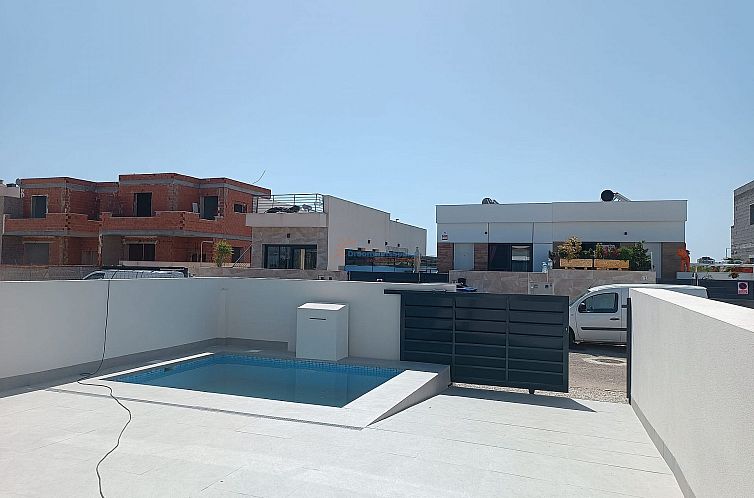 Vrijstaande woning in Daya Nueva