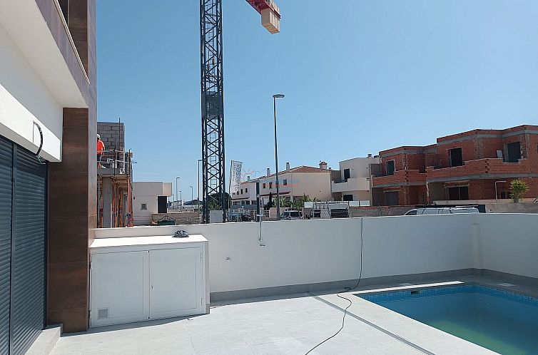 Vrijstaande woning in Daya Nueva