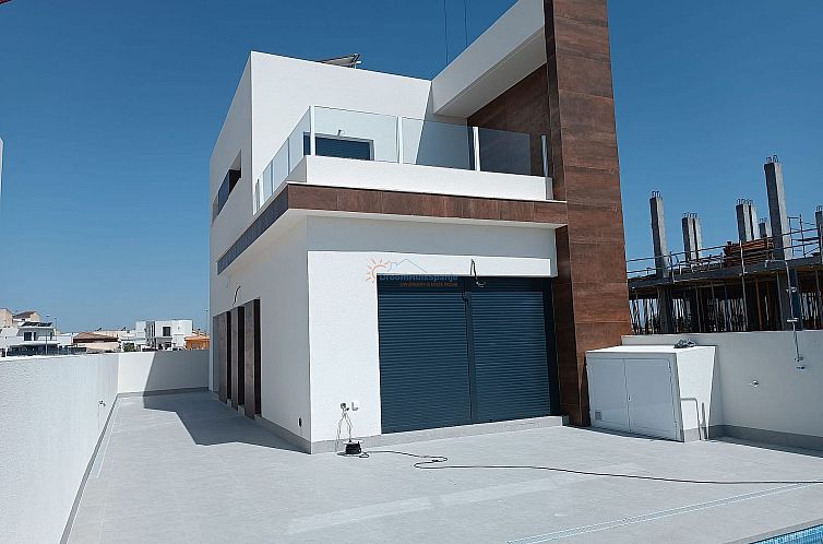 Vrijstaande woning in Daya Nueva