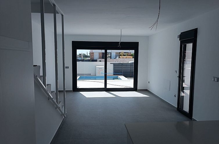 Vrijstaande woning in Daya Nueva