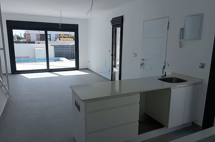 Vrijstaande woning in Daya Nueva