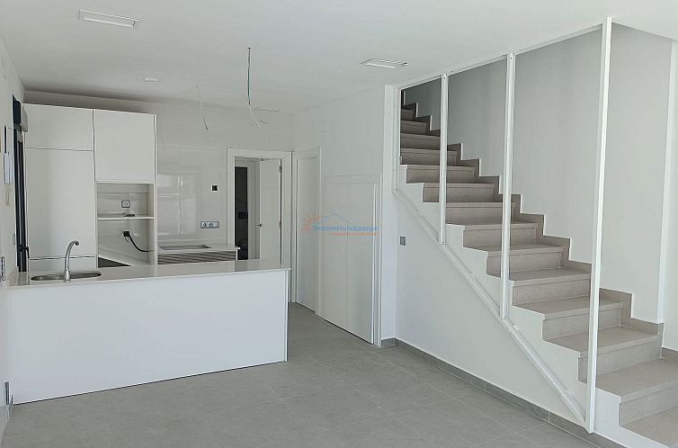 Vrijstaande woning in Daya Nueva