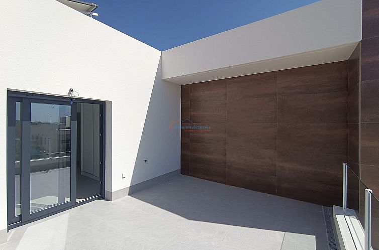 Vrijstaande woning in Daya Nueva