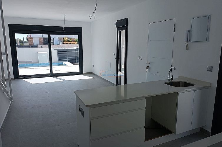 Vrijstaande woning in Daya Nueva