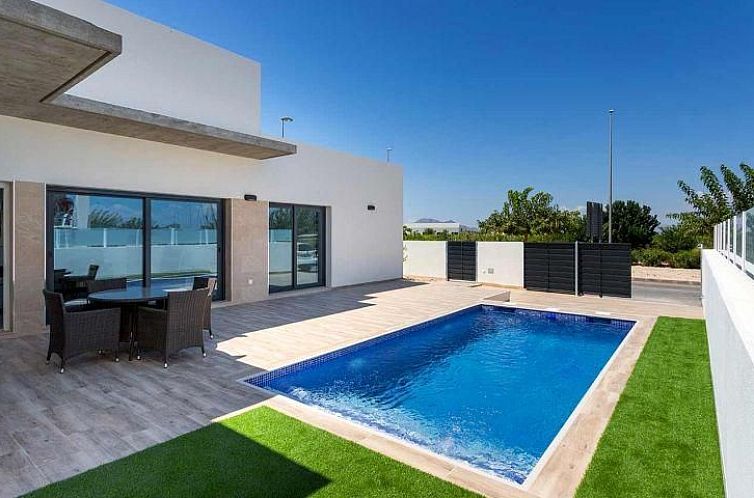 Vrijstaande woning in Daya Nueva