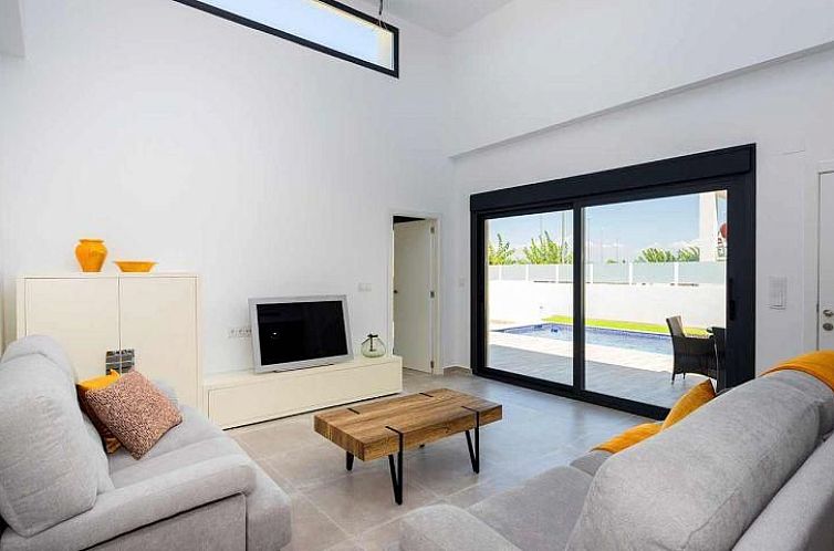 Vrijstaande woning in Daya Nueva