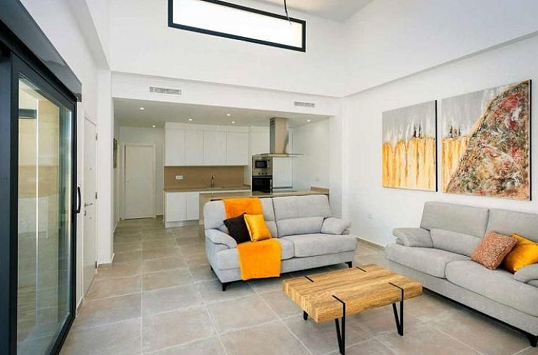 Vrijstaande woning in Daya Nueva