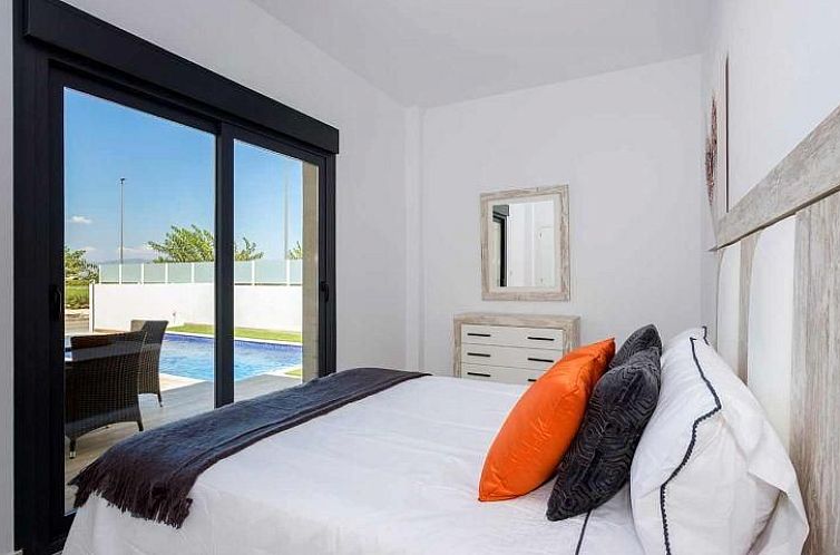Vrijstaande woning in Daya Nueva