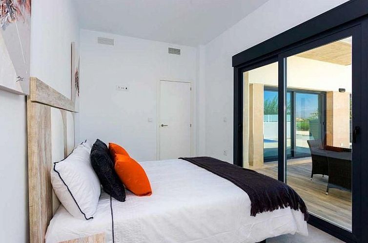 Vrijstaande woning in Daya Nueva