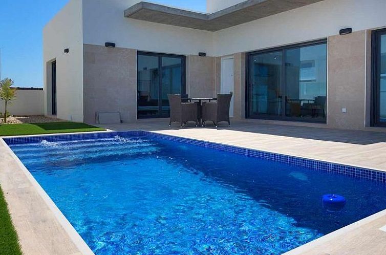 Vrijstaande woning in Daya Nueva