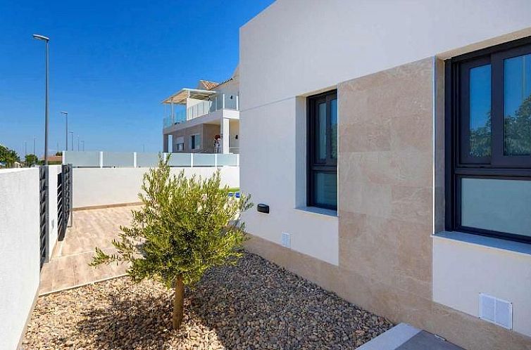 Vrijstaande woning in Daya Nueva