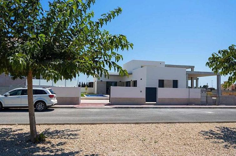 Vrijstaande woning in Daya Nueva
