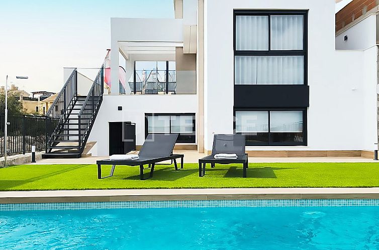 Vrijstaande woning in Algorfa