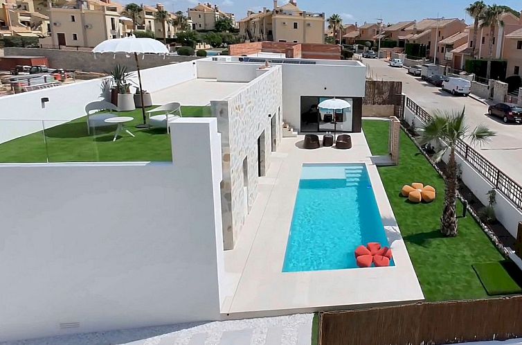 Vrijstaande woning in Algorfa