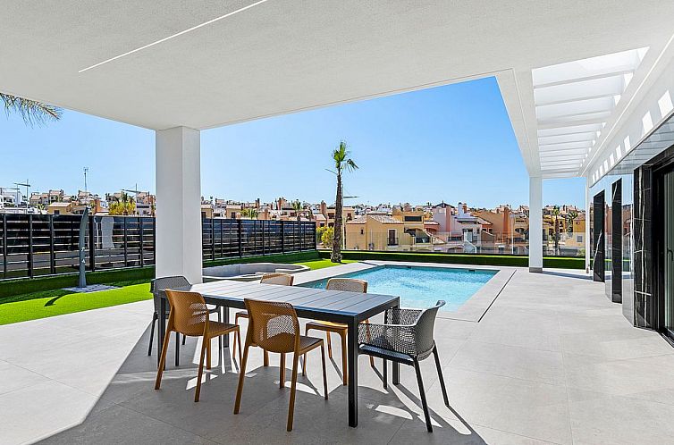 Vrijstaande woning in Algorfa