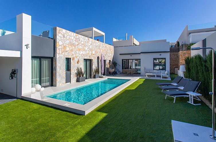 Vrijstaande woning in Algorfa