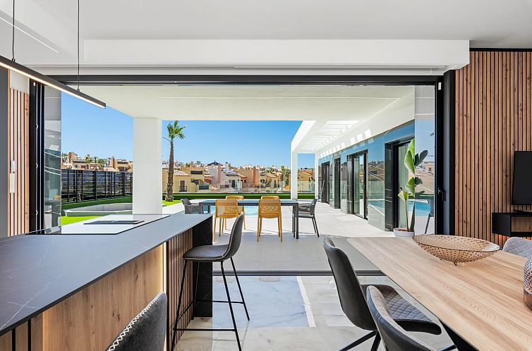 Vrijstaande woning in Algorfa