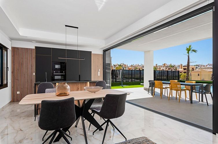 Vrijstaande woning in Algorfa