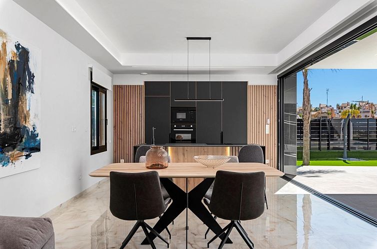 Vrijstaande woning in Algorfa