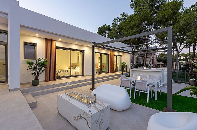 Vrijstaande woning in Pinar de Campoverde