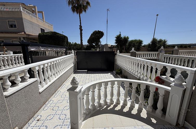 Geschakelde woning in Orihuela