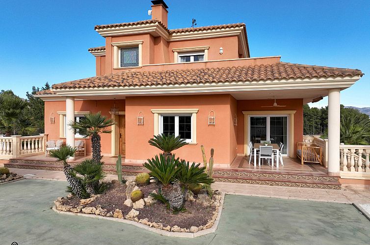 Vrijstaande woning in Monovar