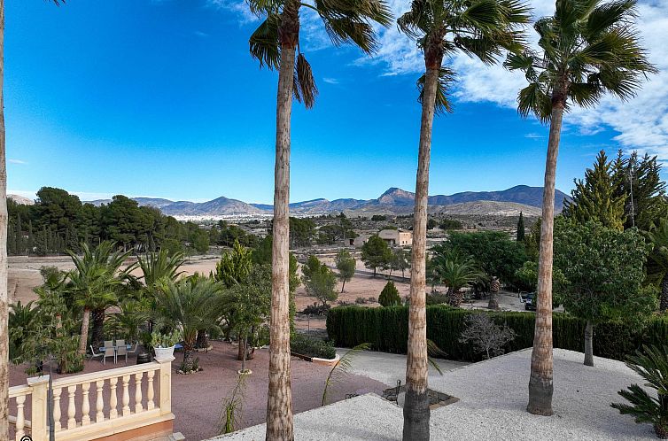 Vrijstaande woning in Monovar