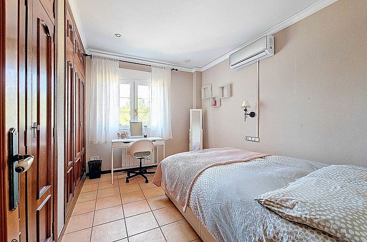 Vrijstaande woning in Monovar