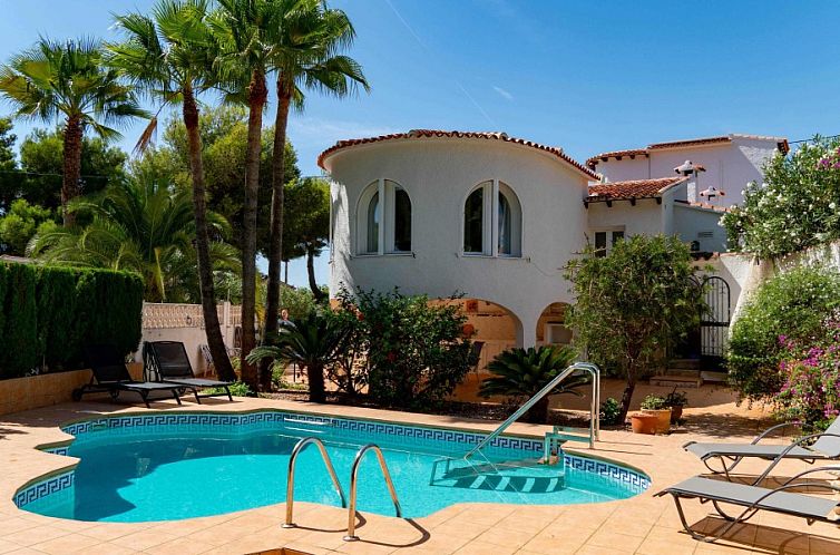 Entspannen Sie sich am Pool der Casa Elefante, einem Ferienhaus in Benissa, Costa Blanca.