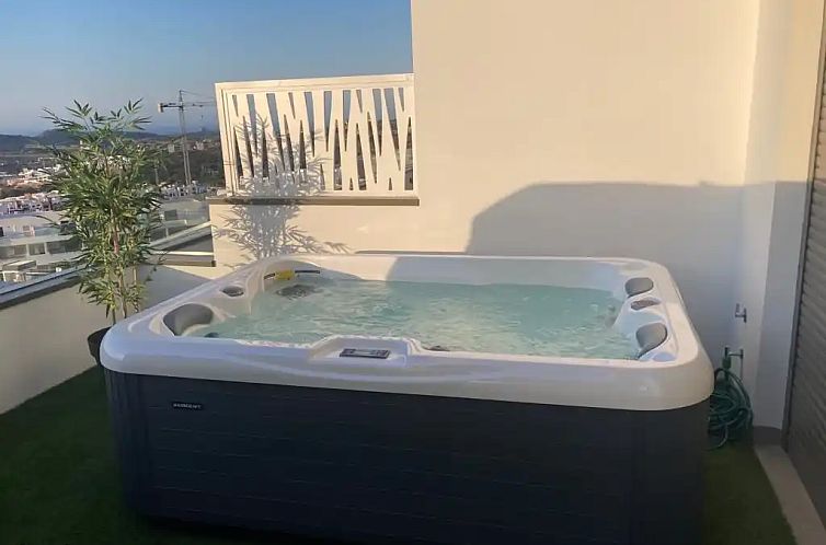 Seascape met jacuzzi