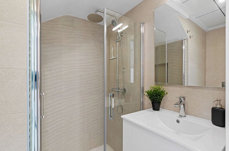 La Buena Vida (VT-5056556-A)