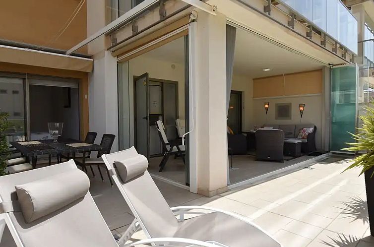 Entspannen Sie sich auf der grosszuegigen Terrasse des Villamartin Gardens AC1 in Orihuela Costa an der Costa Blanca in Spanien - ideal fuer einen Urlaubsaufenthalt.