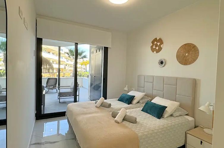 Luxe apt Torrevieja zwembad