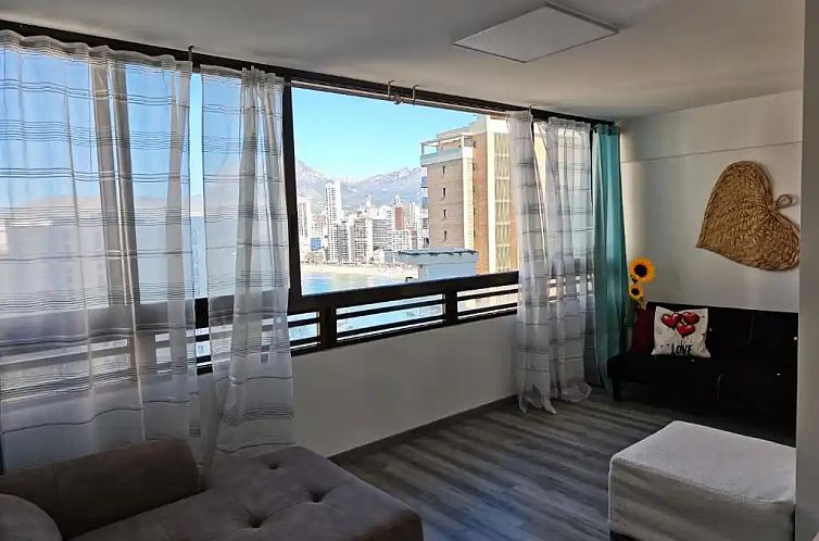 Modern appartement met zwembad en zeezicht