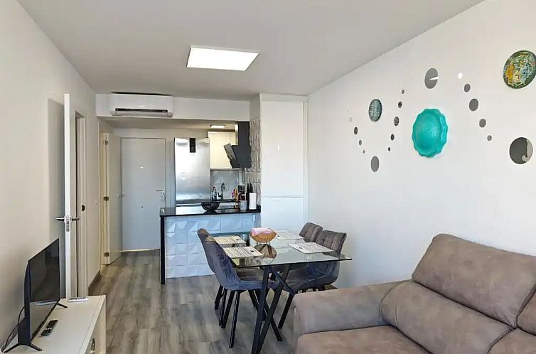Modern appartement met zwembad en zeezicht