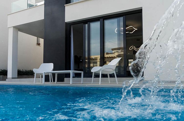 Vrijstaande woning in Punta Prima