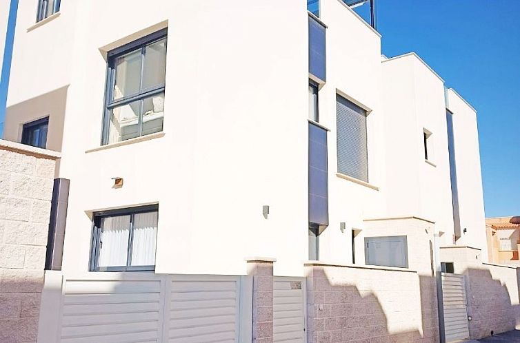 Vrijstaande woning in Punta Prima