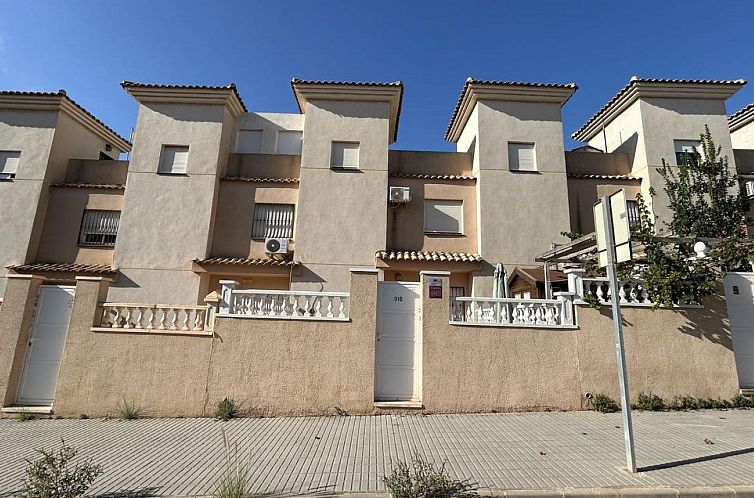 Geschakelde woning in Punta Prima