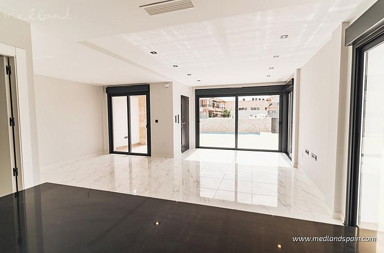 Vrijstaande woning in Punta Prima