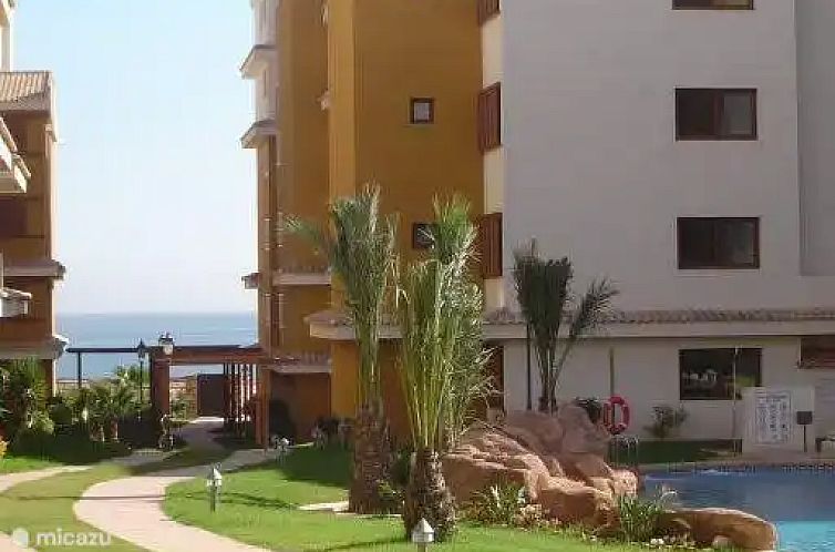 Punta Prima, La Entrada