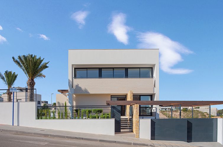 Vrijstaande woning in Cabo Roig