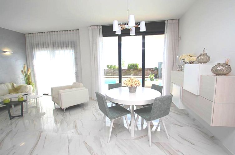 Vrijstaande woning in Cabo Roig